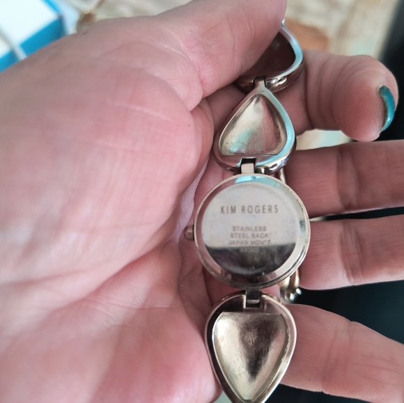 3 watches prob just needs batteries  Kim Rogers,Ann Kline, Waltham.2 stones out - Picture 5 of 10